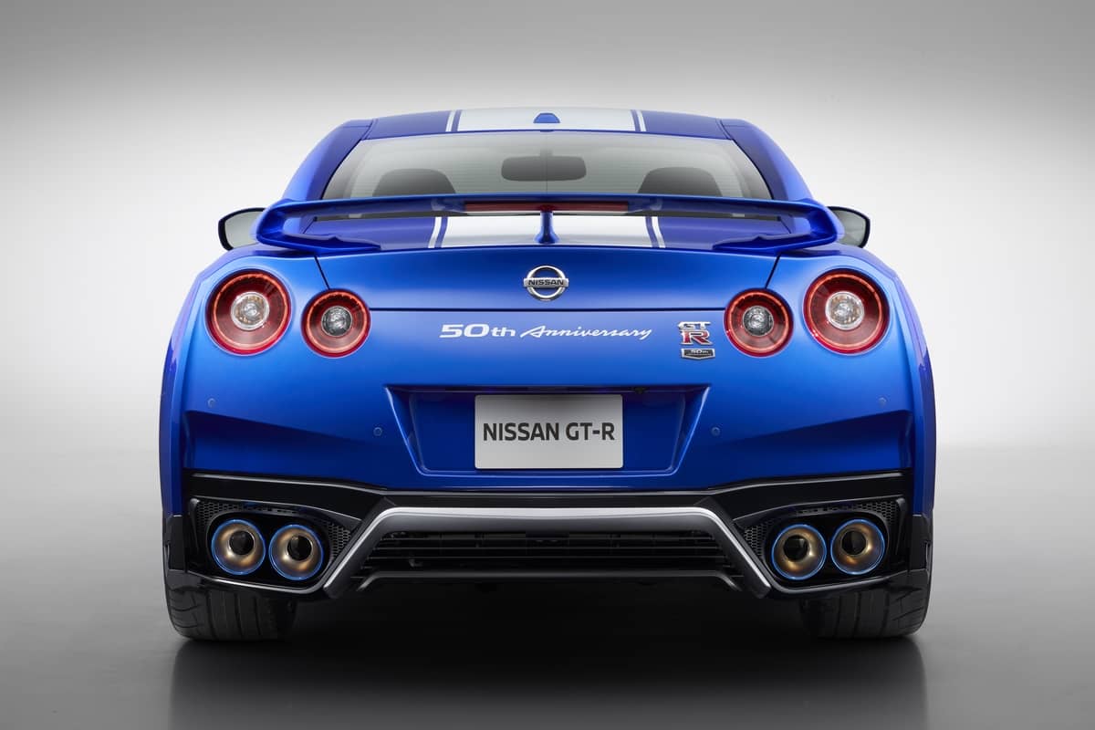 9325 صور التصميم الخارجي نيسان جي تي - ار اصدار 50 سنة 2021 في الامارات