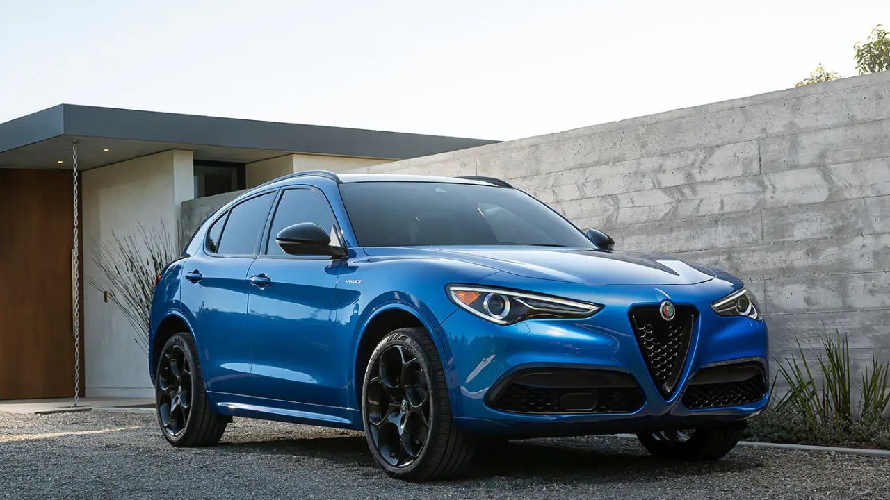 31311 Photo Exterior Alfa Romeo Stelvio Veloce 2023 in UAE