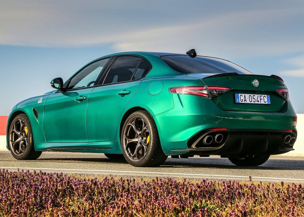 21002 Photo Exterior Alfa Romeo Giulia Quadrifoglio 2022 in Saudi Arabia