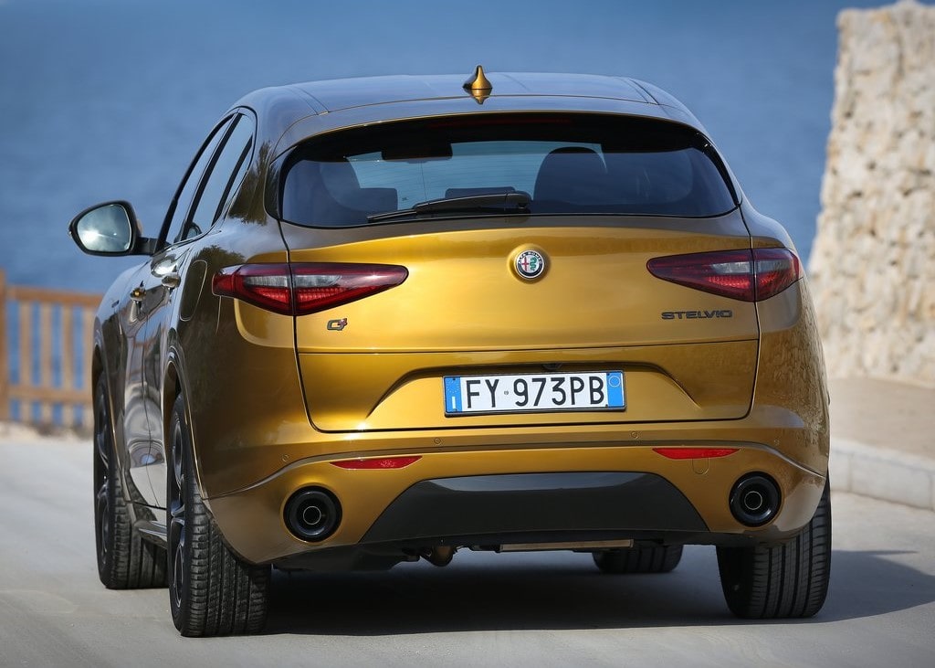 20990 Photo Exterior Alfa Romeo Stelvio Veloce 2022 in Saudi Arabia