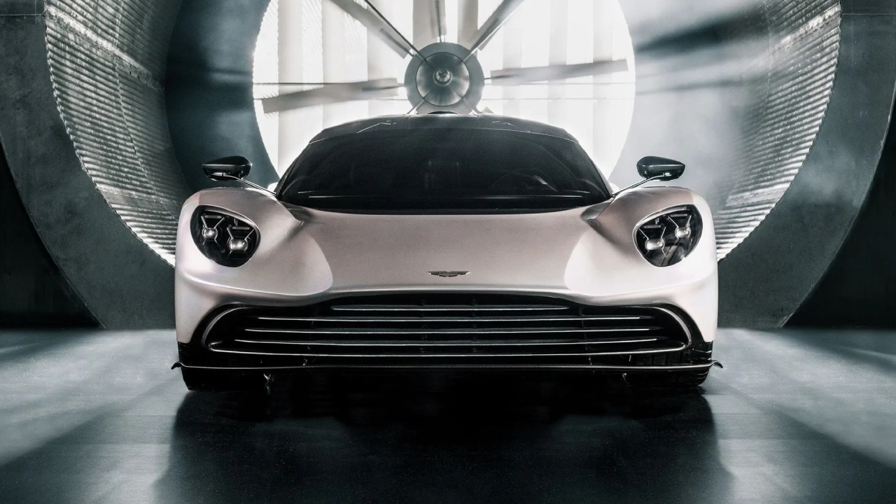 38958 Photo Exterior Aston Martin Valhalla 2024 in UAE