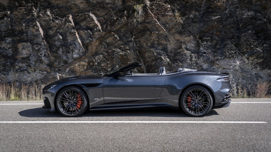 8220 Photo Exterior Aston Martin DBS Superleggera Volante 2021 in Saudi Arabia
