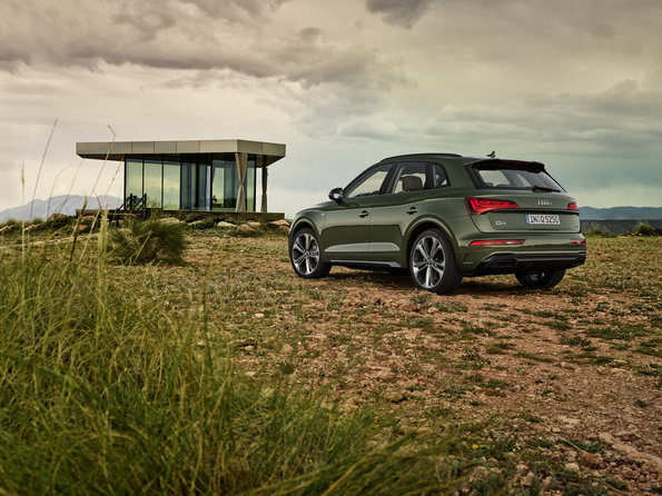 11999 Photo Exterior Audi Q5 Sportback 2022 in UAE