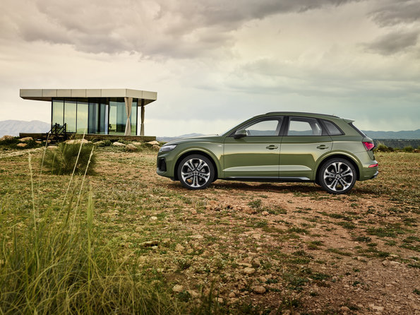 12236 Photo Exterior Audi Q5 STD 2022 in Saudi Arabia