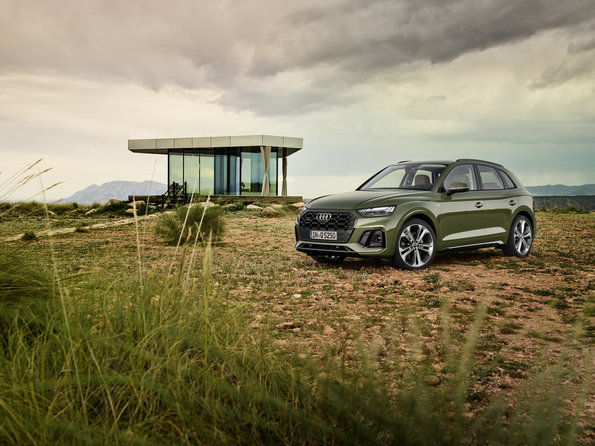 12234 Photo Exterior Audi Q5 STD 2022 in Saudi Arabia