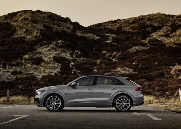 23720 Photo Exterior Audi Q8 55 TFSI 2023 in Saudi Arabia