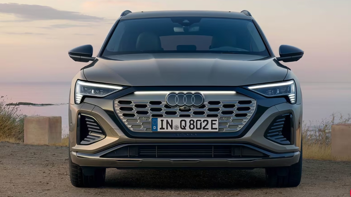 34641 Photo Exterior Audi Q8 e-tron 2023 in UAE