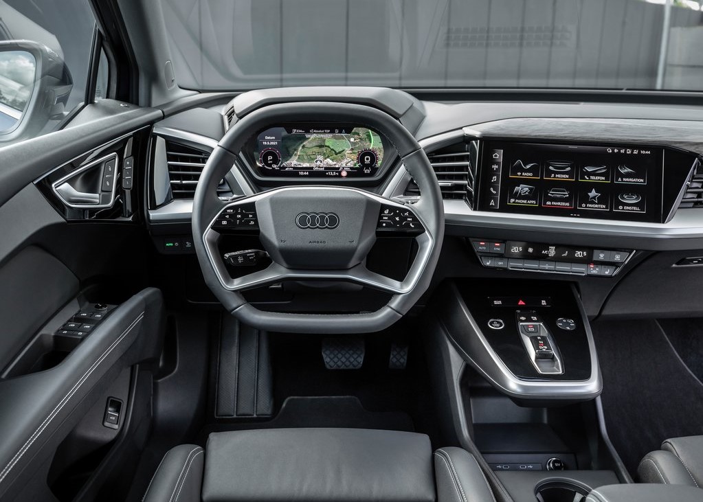 17551 Photo Exterior Audi e-tron STD 2022 in UAE