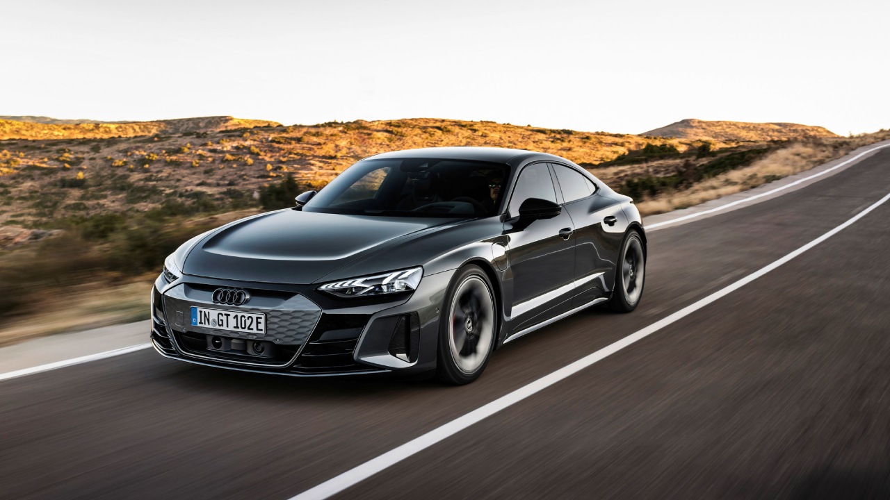 25627 Photo Exterior Audi e-tron GT RS 2023 in Saudi Arabia