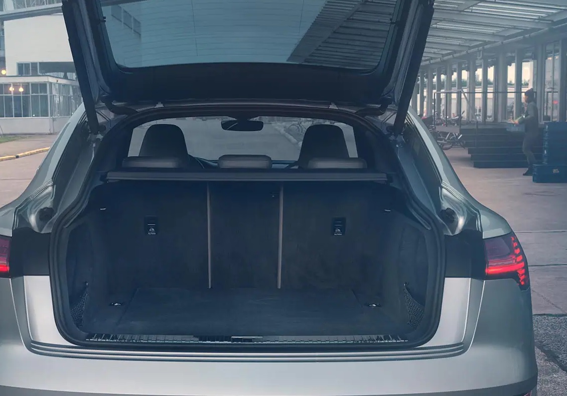 25617 Photo Exterior Audi e-tron Sportback 2023 in UAE