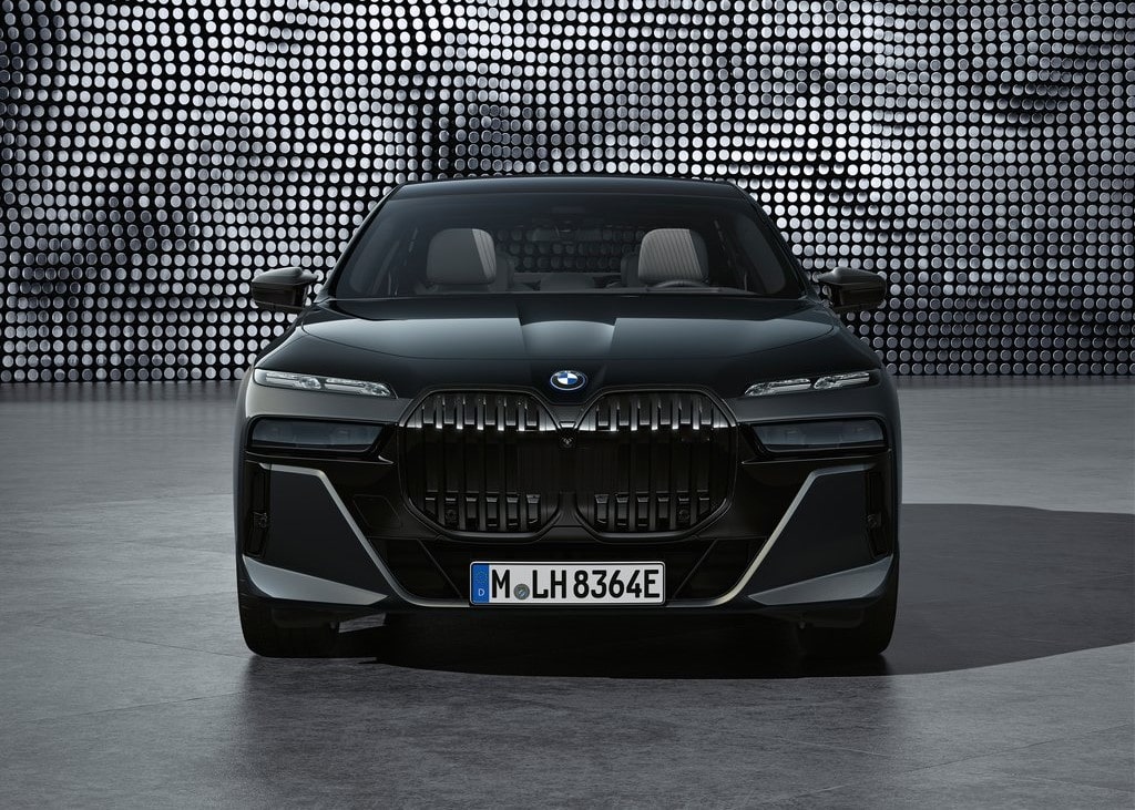 25437 Photo Exterior BMW 7 Series 760i xDrive 2023 in UAE