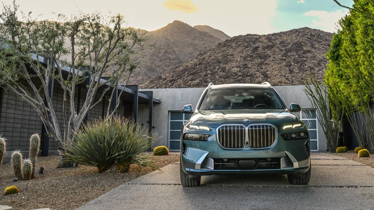 29960 Photo Exterior BMW X7 xDrive40i 2023 in Saudi Arabia