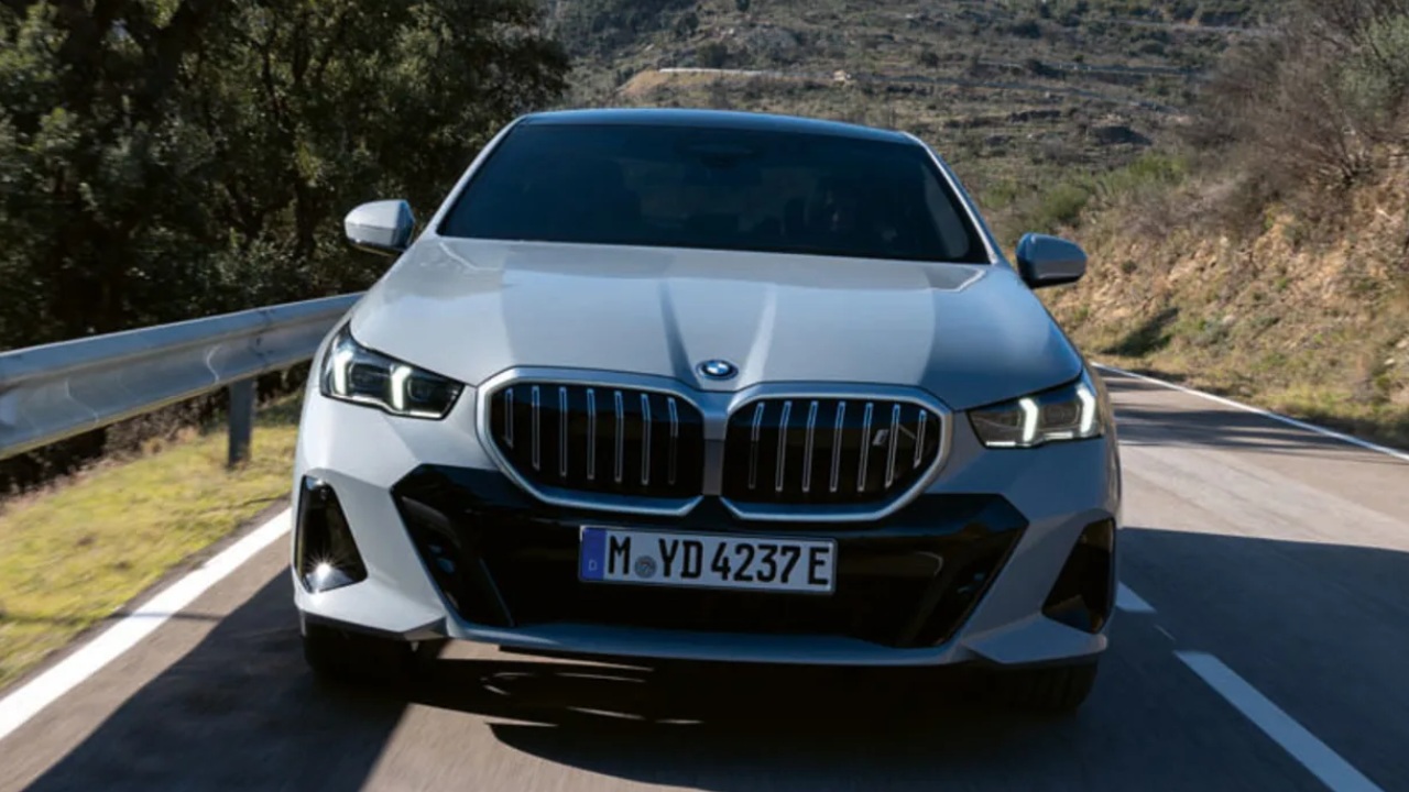 38579 Photo Exterior BMW i5 2024 in UAE