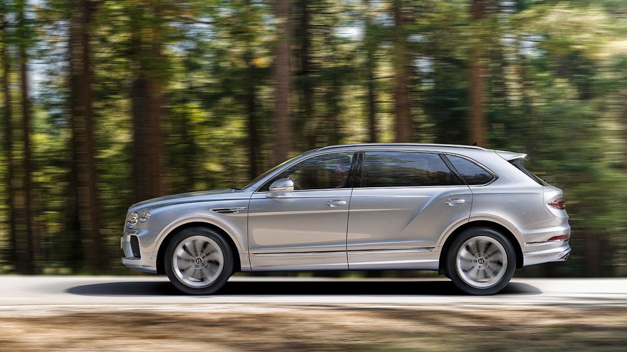 39938 Photo Exterior Bentley Bentayga EWB 2024 in Saudi Arabia