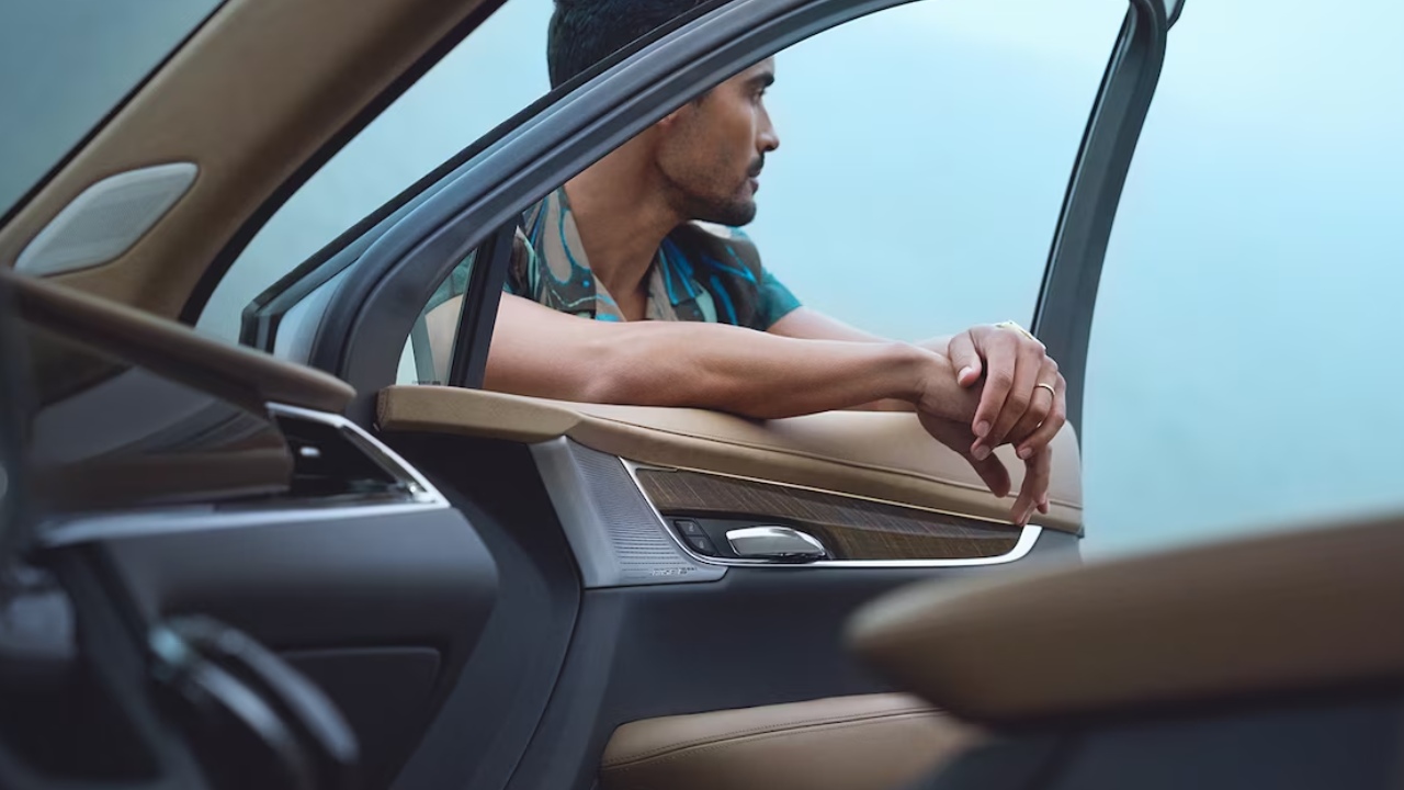 49435 Photo Exterior Cadillac XT6 2024 in Saudi Arabia
