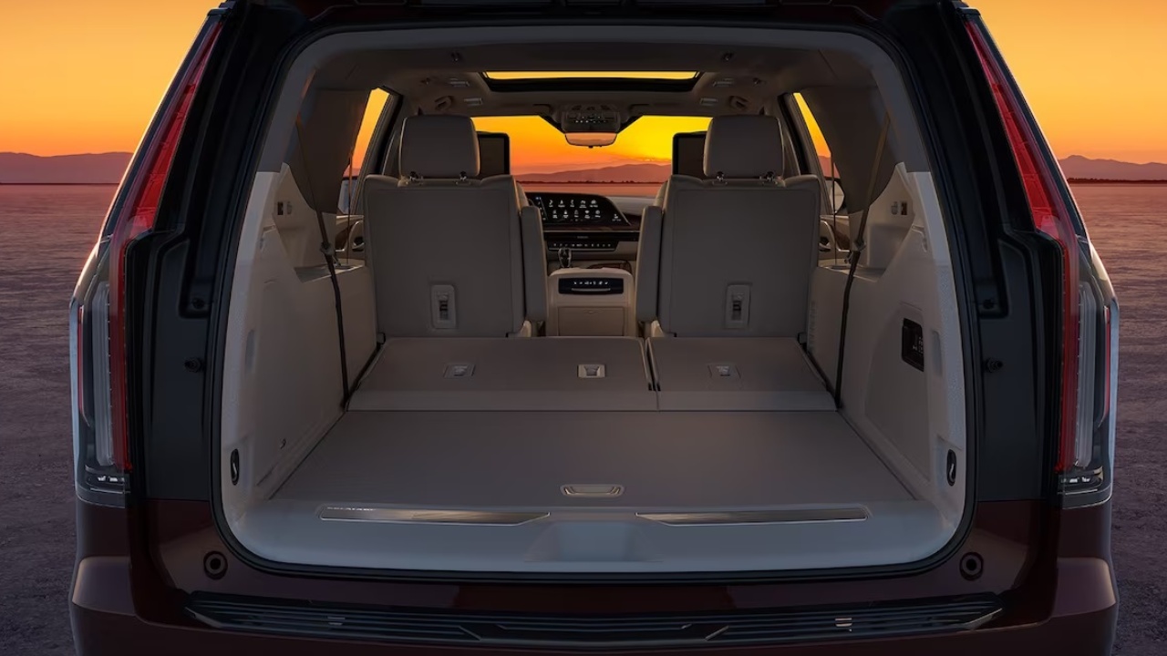 24388 Photo Exterior Cadillac Escalade Luxury 2023 in UAE