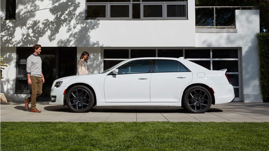 15529 Photo Exterior Chrysler 300 S 2022 in Saudi Arabia