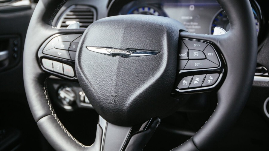 17821 Photo Exterior Chrysler 300 Limited 2022 in Saudi Arabia