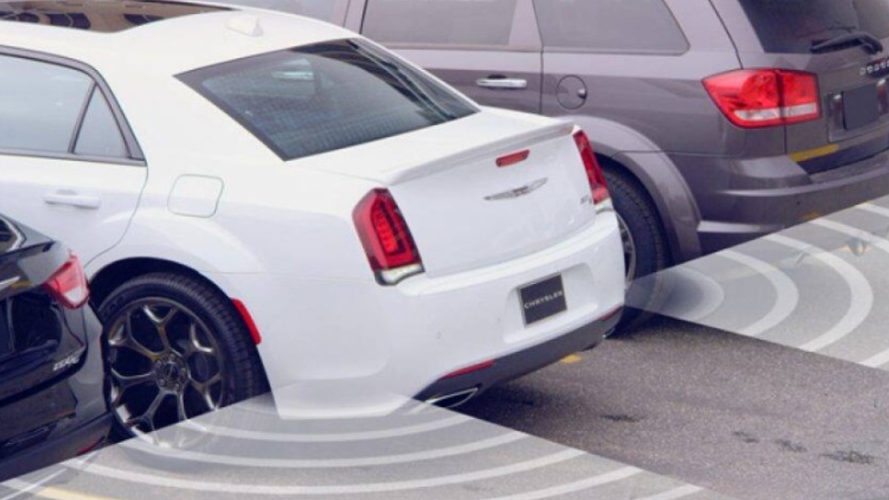 33818 Photo Exterior Chrysler 300 Limited 2023 in UAE