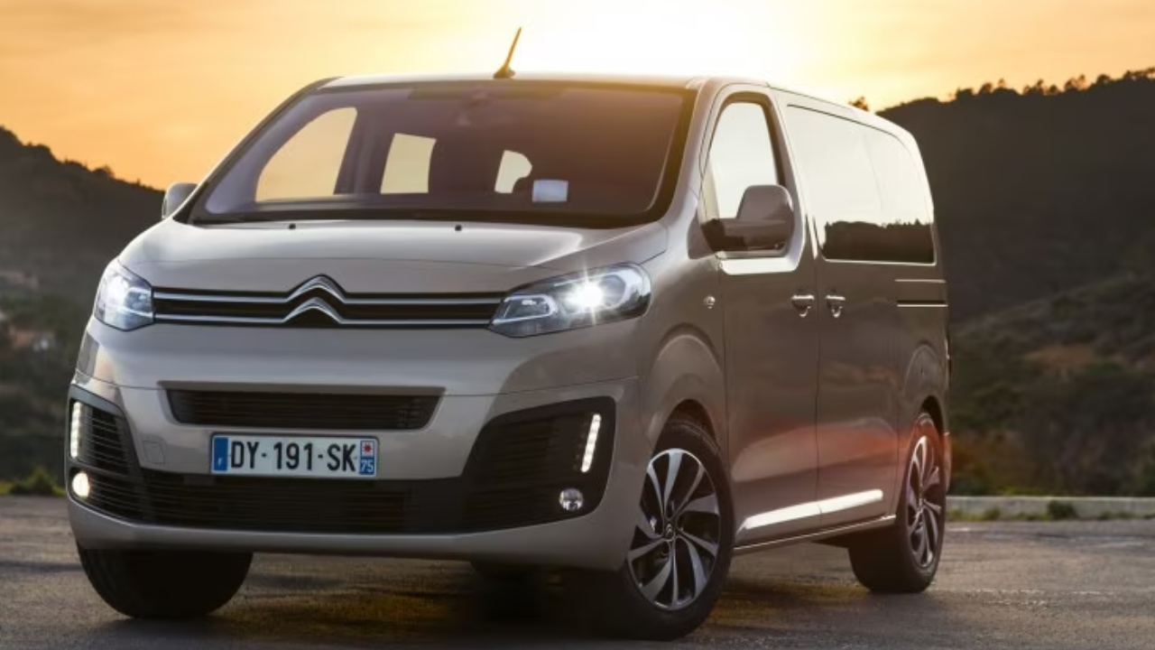 31492 Photo Exterior Citroen Spacetourer Business 2023 in UAE