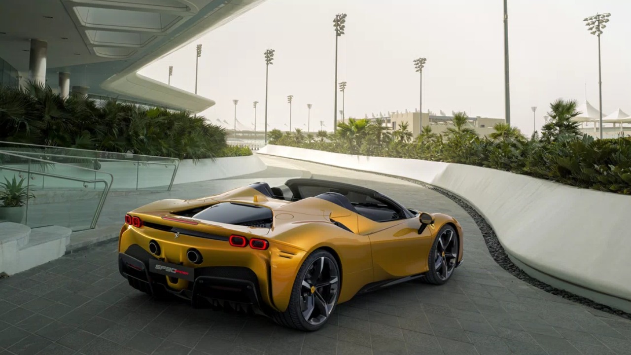 36167 Photo Exterior Ferrari SF90 Spider Standard 2023 in UAE