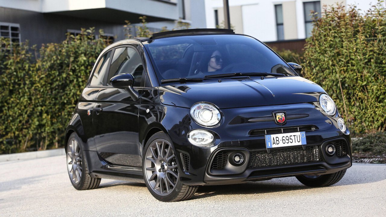 44896 Photo Exterior Fiat Abarth 695 2024 in UAE