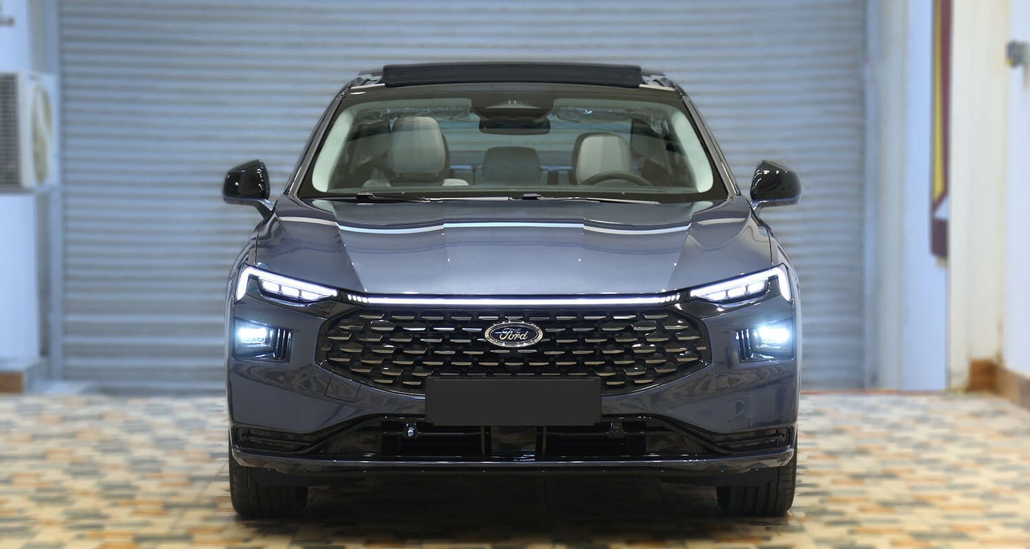 21277 Photo Exterior Ford Taurus Trend 2023 in Saudi Arabia