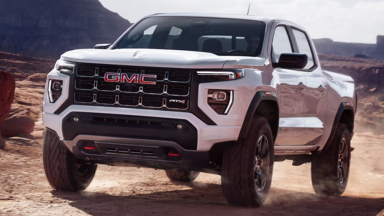 47343 Photo Exterior GMC Canyon 2024 in UAE