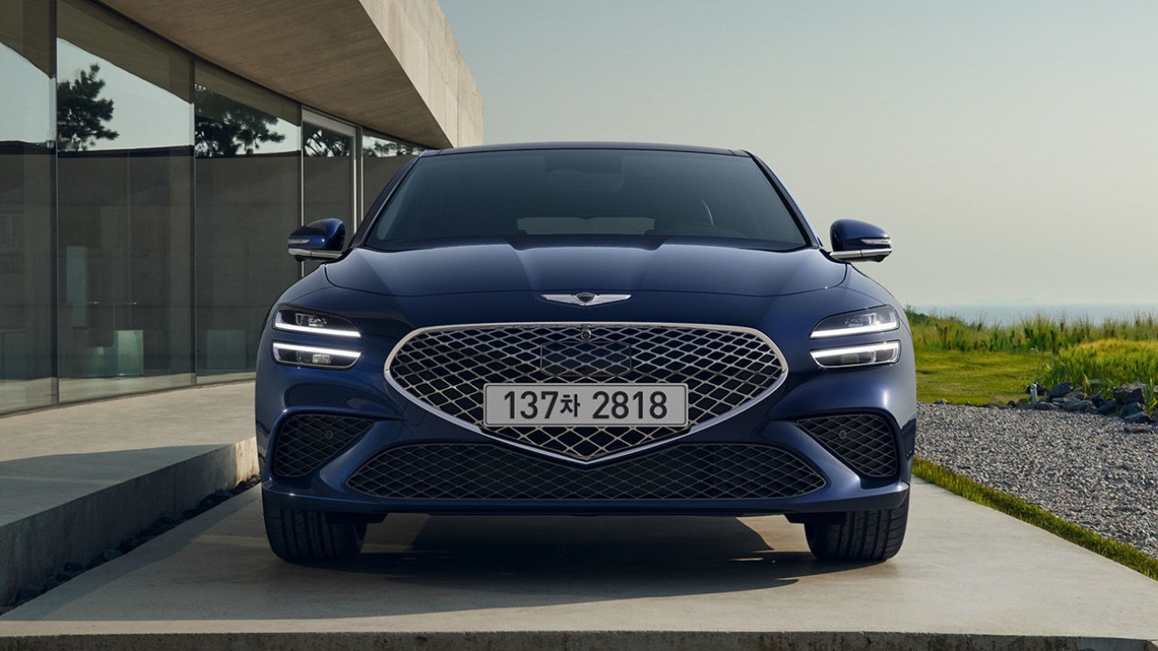 32907 Photo Exterior Genesis G70 SB 2.0 Turbo Sport package 2023 in Saudi Arabia