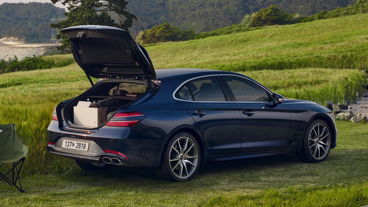 32909 Photo Exterior Genesis G70 SB 2.0 Turbo Sport package 2023 in Saudi Arabia