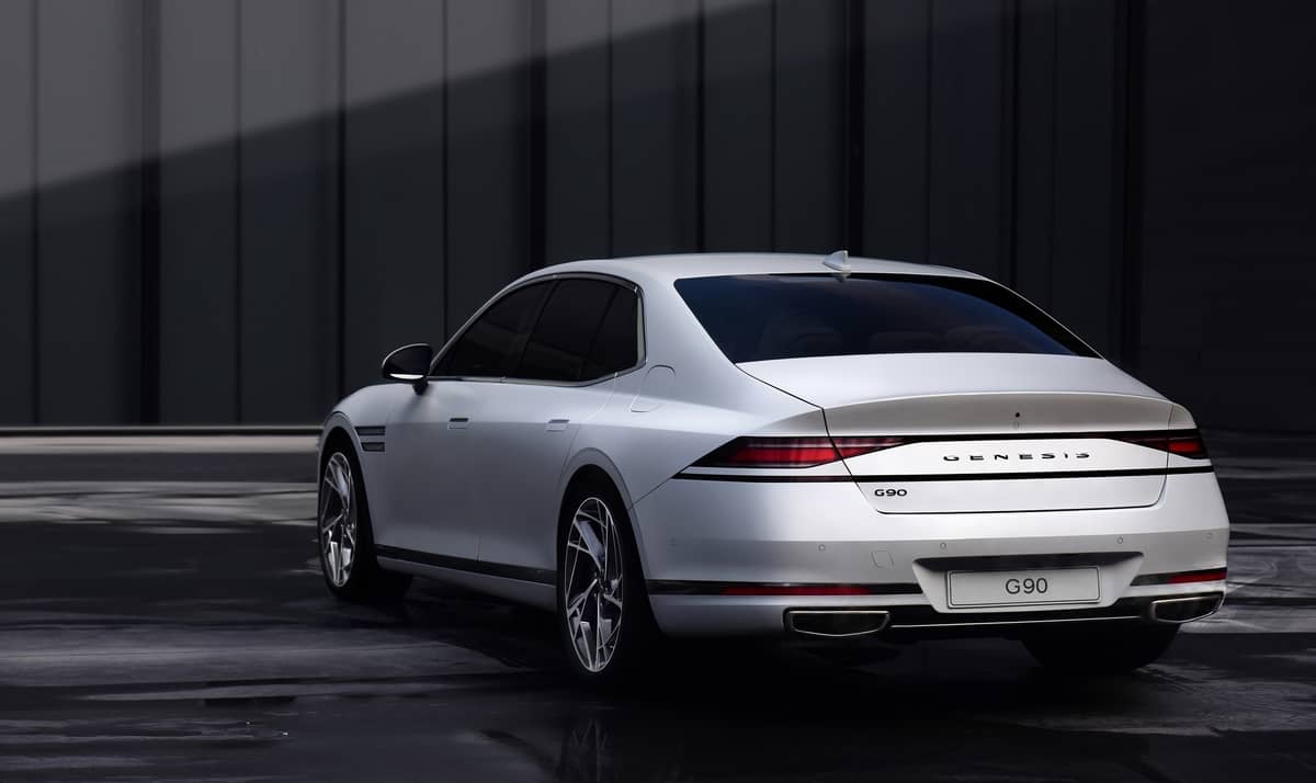 14099 صور التصميم الخارجي جينيسيس جي 90 3.8L رويال AWD 2022 في السعودية