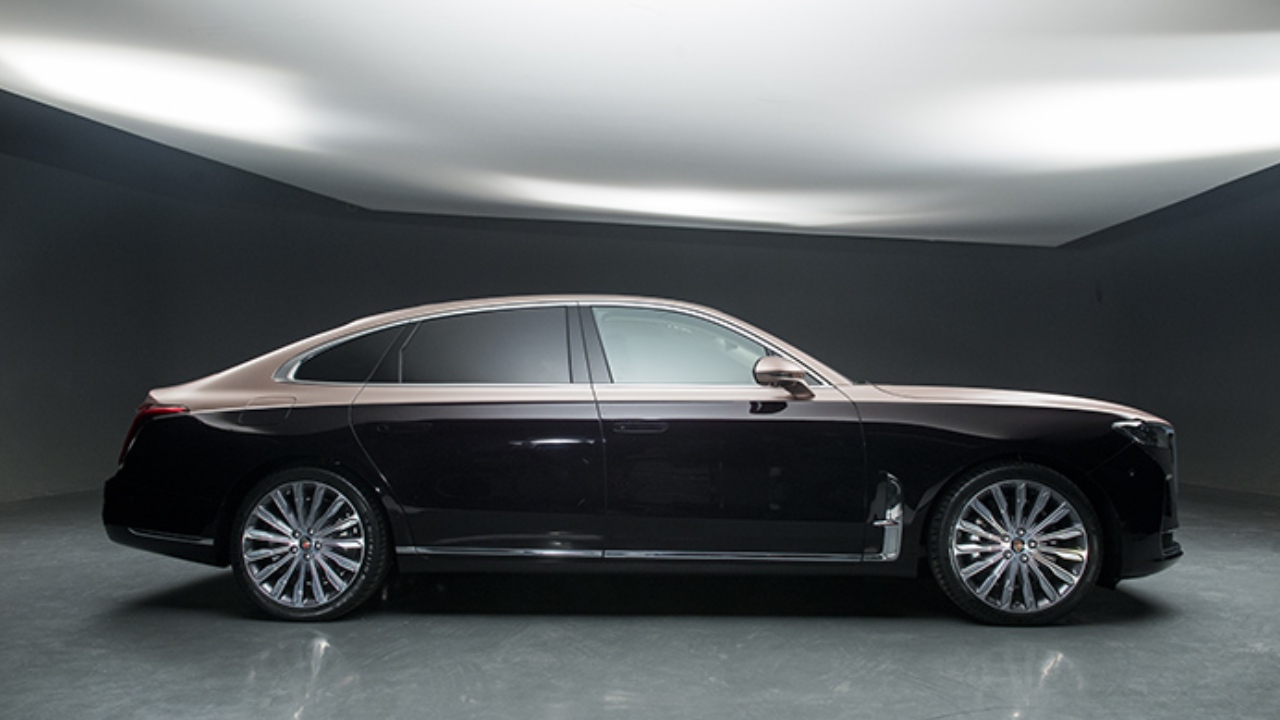 28871 Photo Exterior Hongqi H9 Luxury 2.0T 2023 in Saudi Arabia