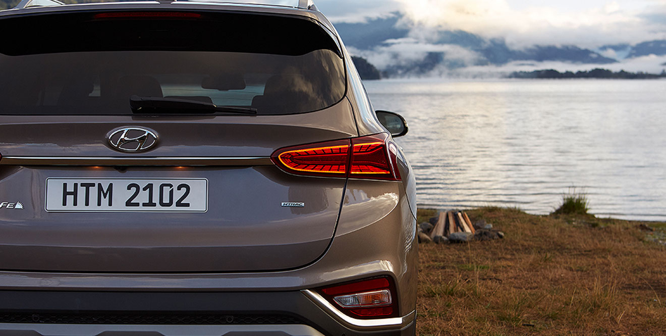 9158 Photo Exterior Hyundai Santa Fe 2.5 4X2 MID 2021 in UAE