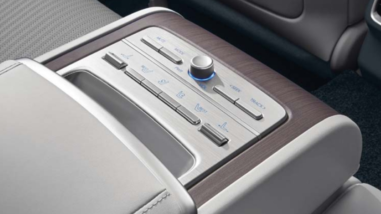 37500 Photo Exterior Hyundai Azera 2023 in UAE
