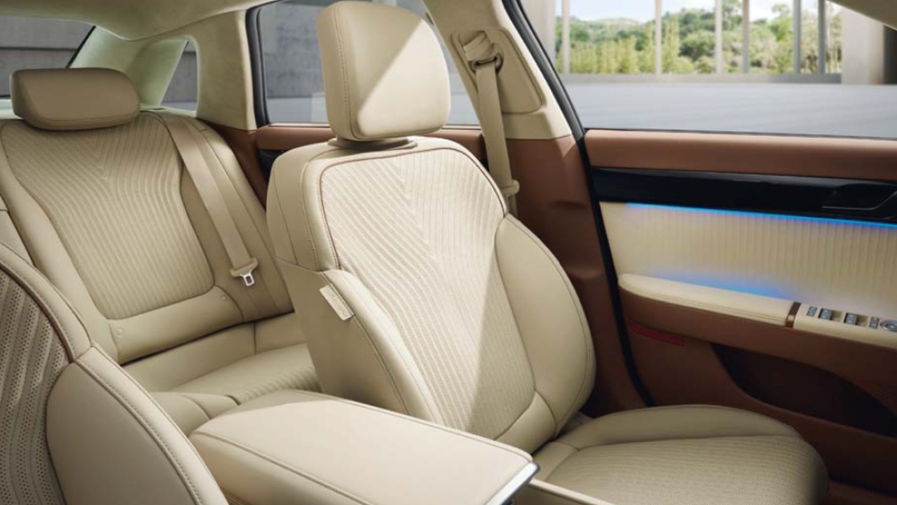 37499 Photo Exterior Hyundai Azera 2023 in UAE