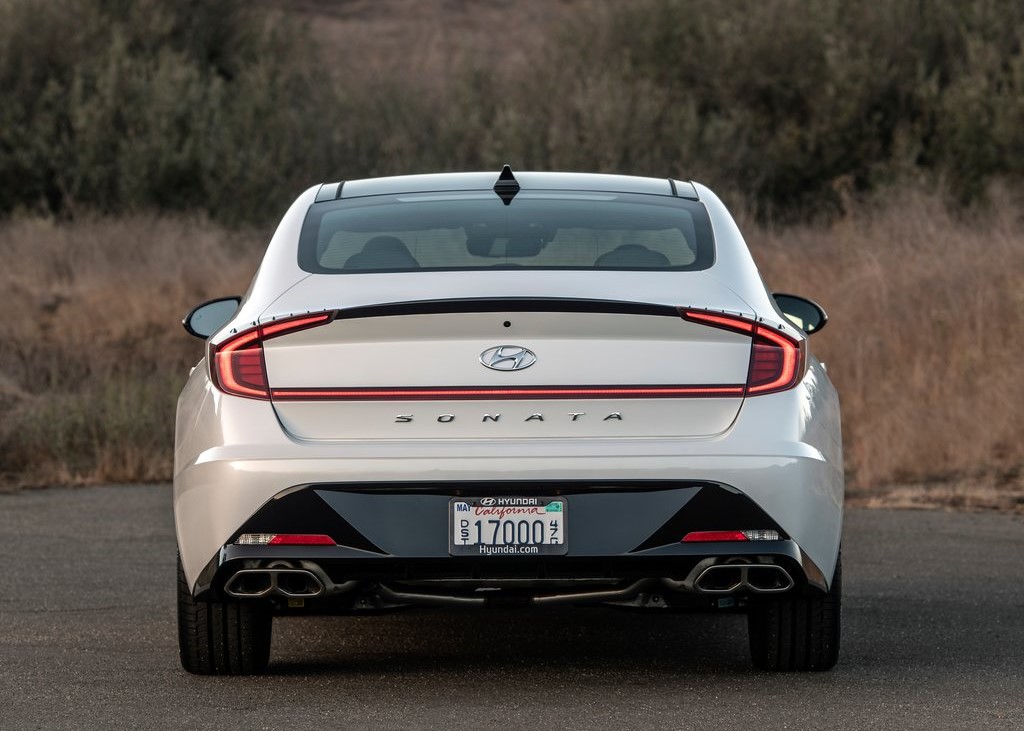 19029 Photo Exterior Hyundai Sonata 2.0 MID HEV 2022 in Saudi Arabia