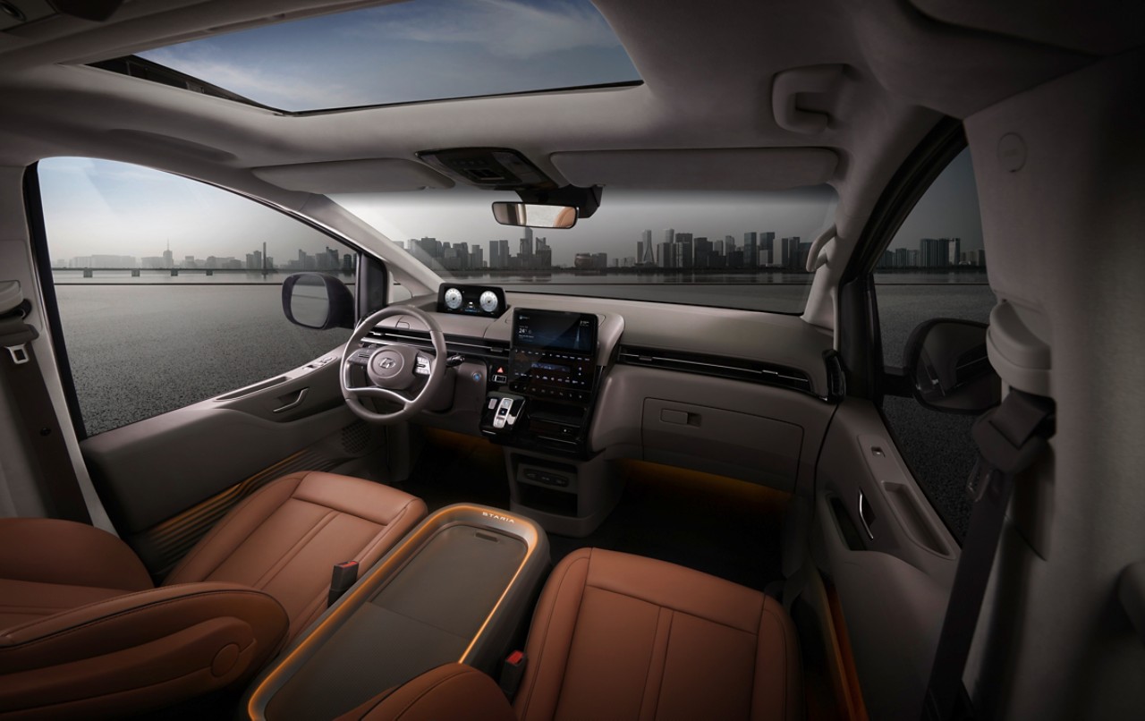 33693 Photo Exterior Hyundai Staria Premium 3.5 MPI FWD 7 seater 2023 in Saudi Arabia
