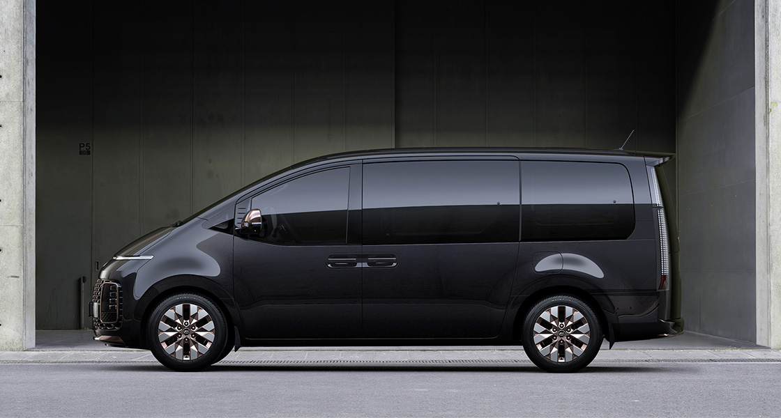 14270 Photo Exterior Hyundai Staria Premium 7-Seater 2021 in Saudi Arabia