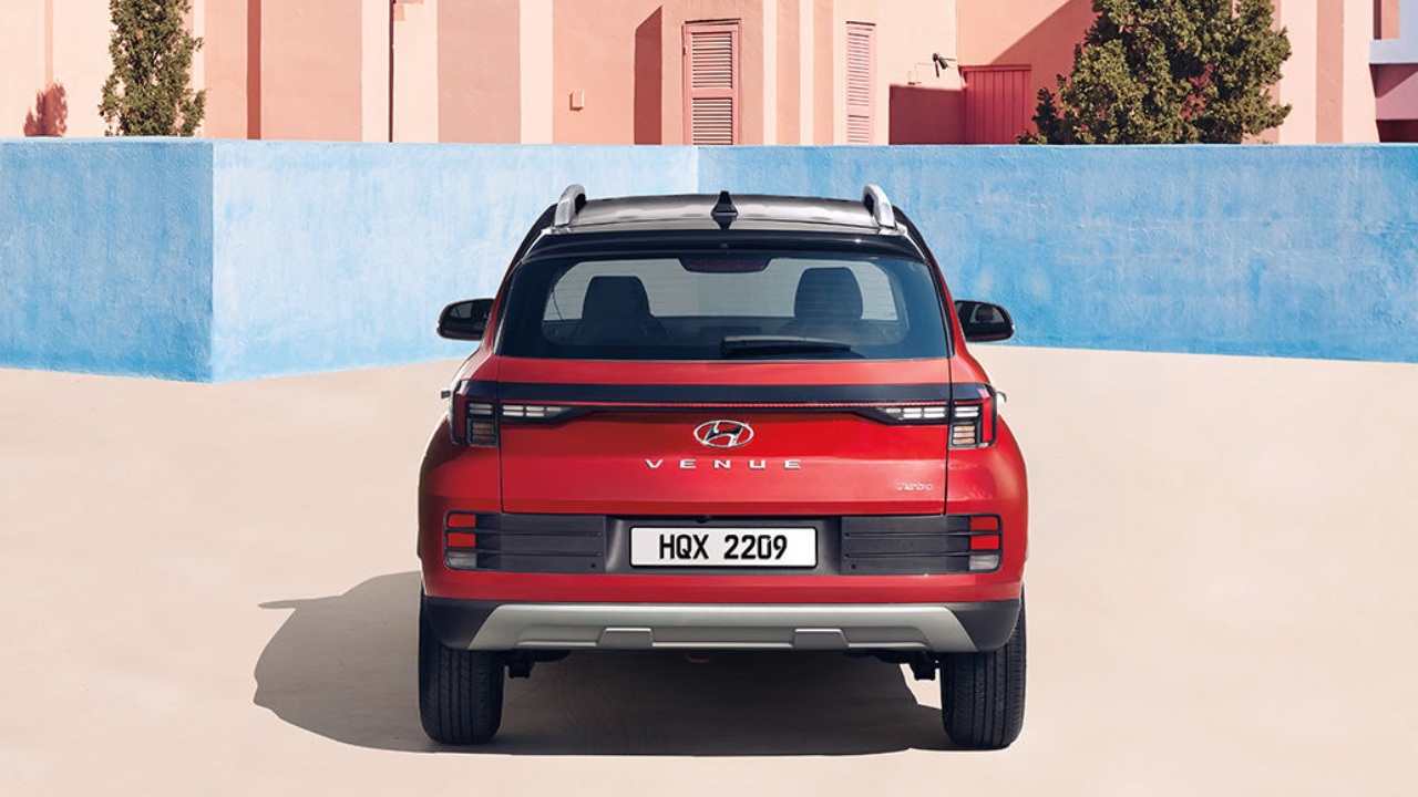 43362 Photo Exterior Hyundai Venue 2024 in UAE