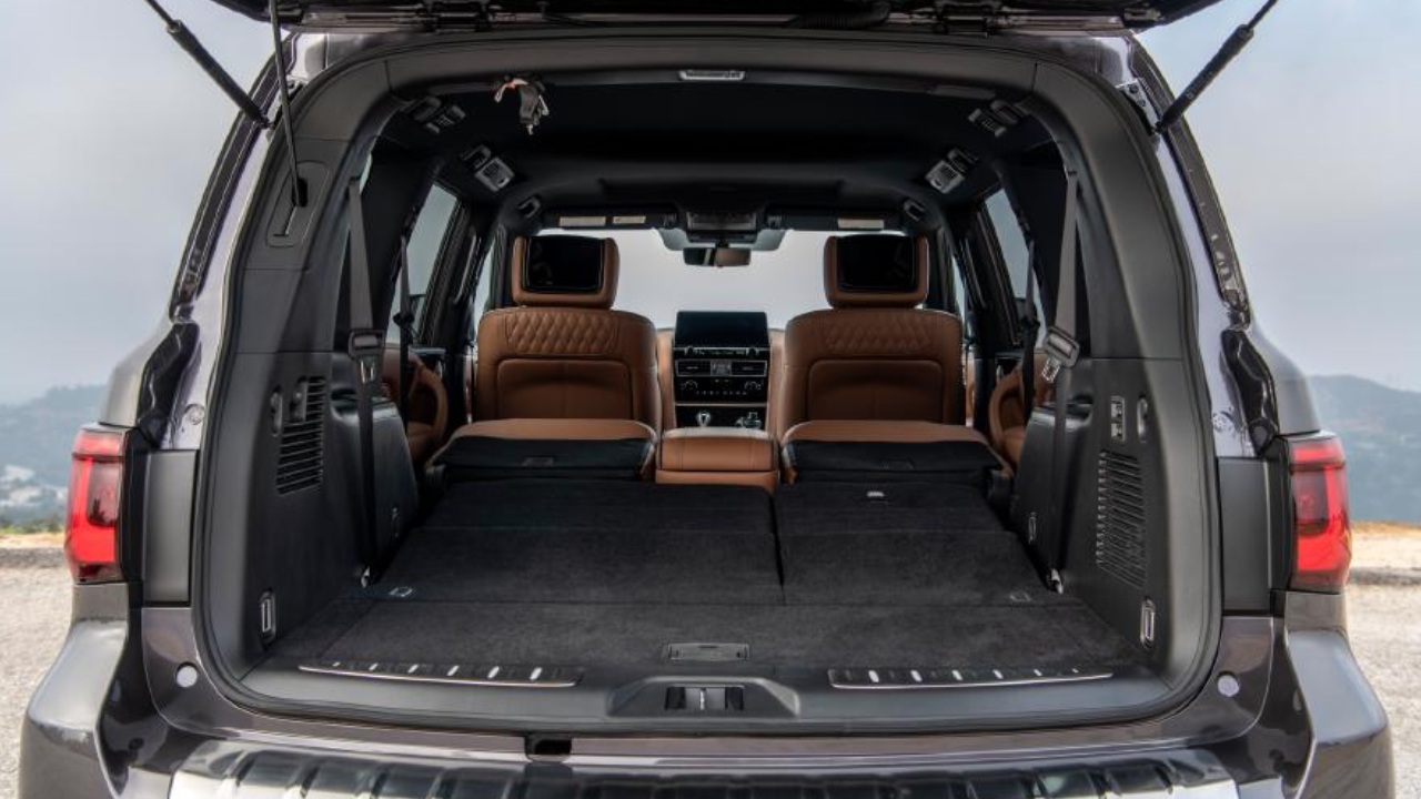 30809 Photo Exterior Infiniti QX80 Luxe Sensory 7 Seater 2023 in UAE