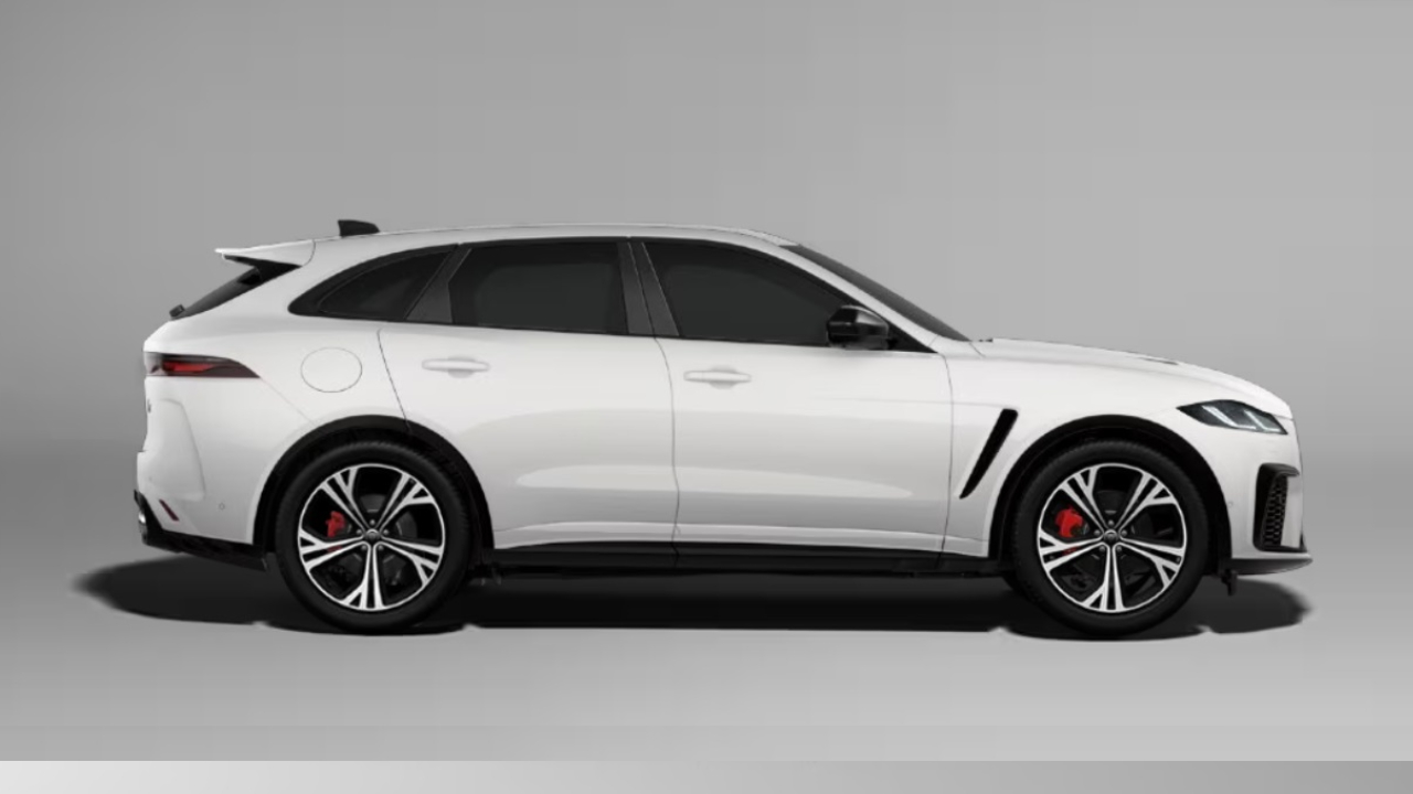 37348 Photo Exterior Jaguar F-Pace SVR 2024 in Saudi Arabia