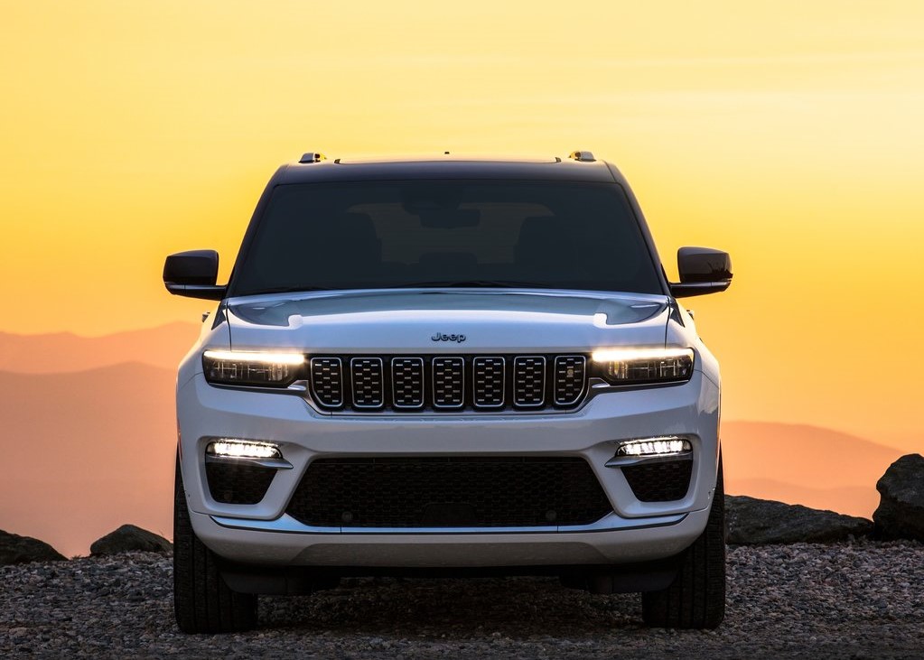 16057 Photo Exterior Jeep Grand Cherokee Summit Reserve 2022 in Saudi Arabia