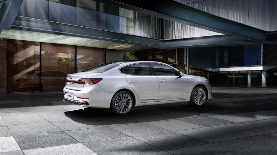 4888 Photo Exterior Kia Cadenza EX GAX6 2021 in Saudi Arabia