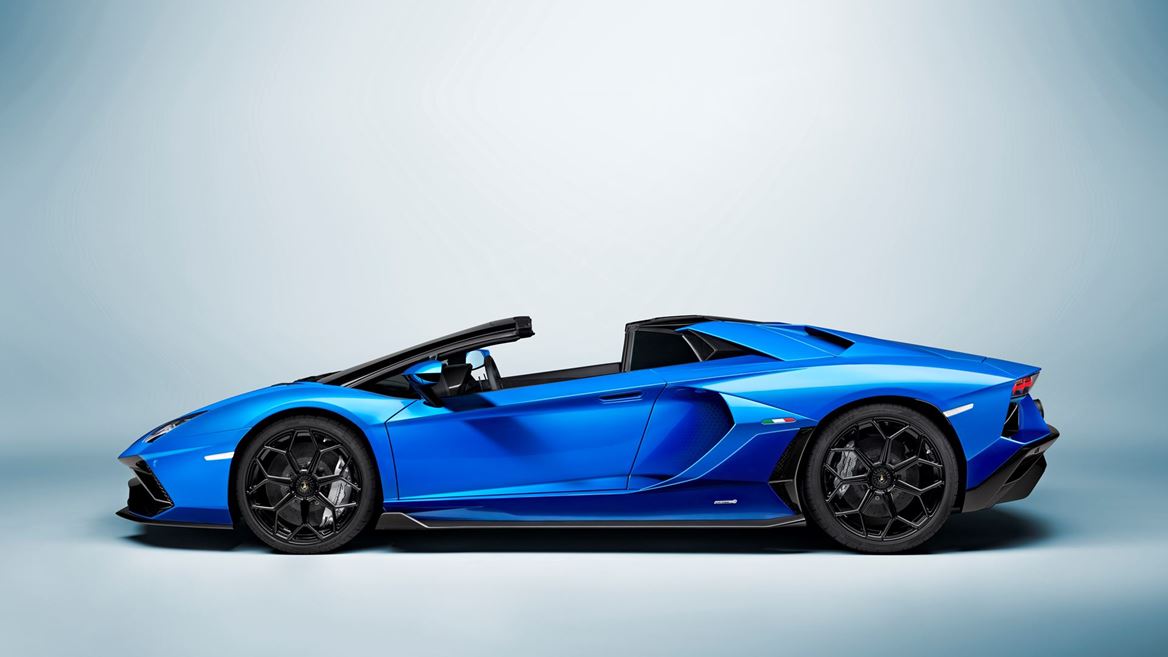 12898 Photo Exterior Lamborghini Aventador LP 780-4 Ultimae Roadster 2022 in Saudi Arabia