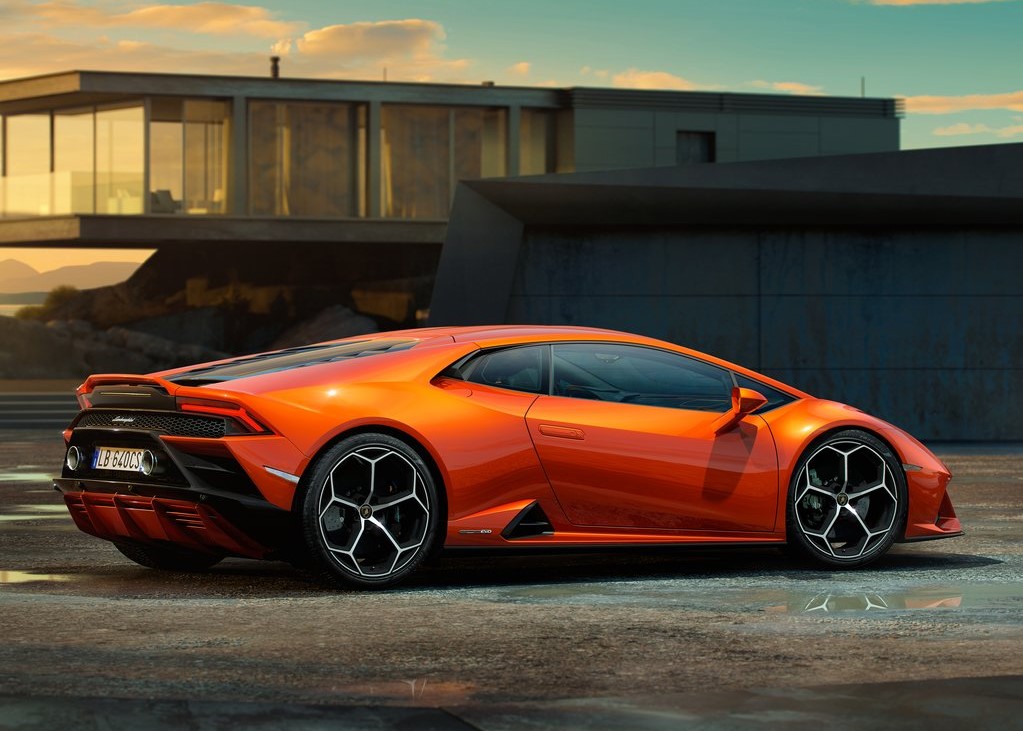 17297 Photo Exterior Lamborghini Huracan Evo 2022 in UAE
