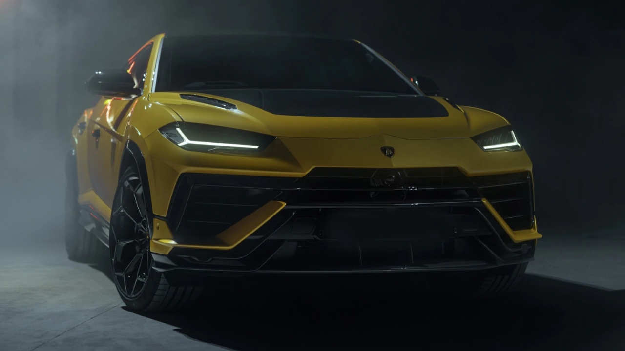 30140 Photo Exterior Lamborghini Urus Performante 2023 in UAE