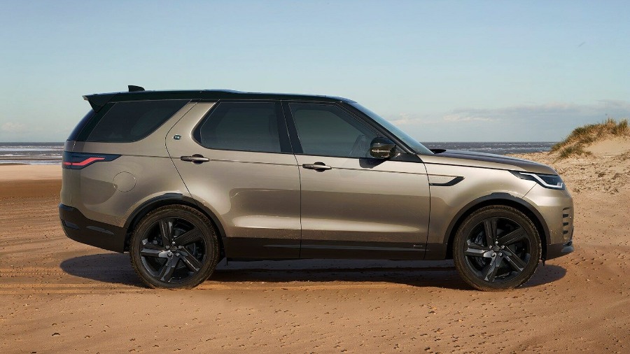 300 Photo Exterior Land Rover Discovery STD 2022 in Saudi Arabia
