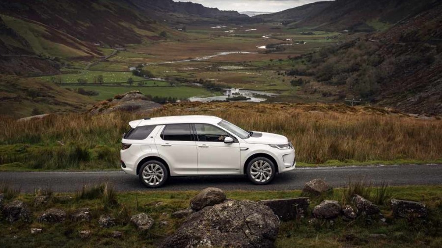 7587 Photo Exterior Land Rover Discovery Sport R-Dynamic S 2022 in UAE