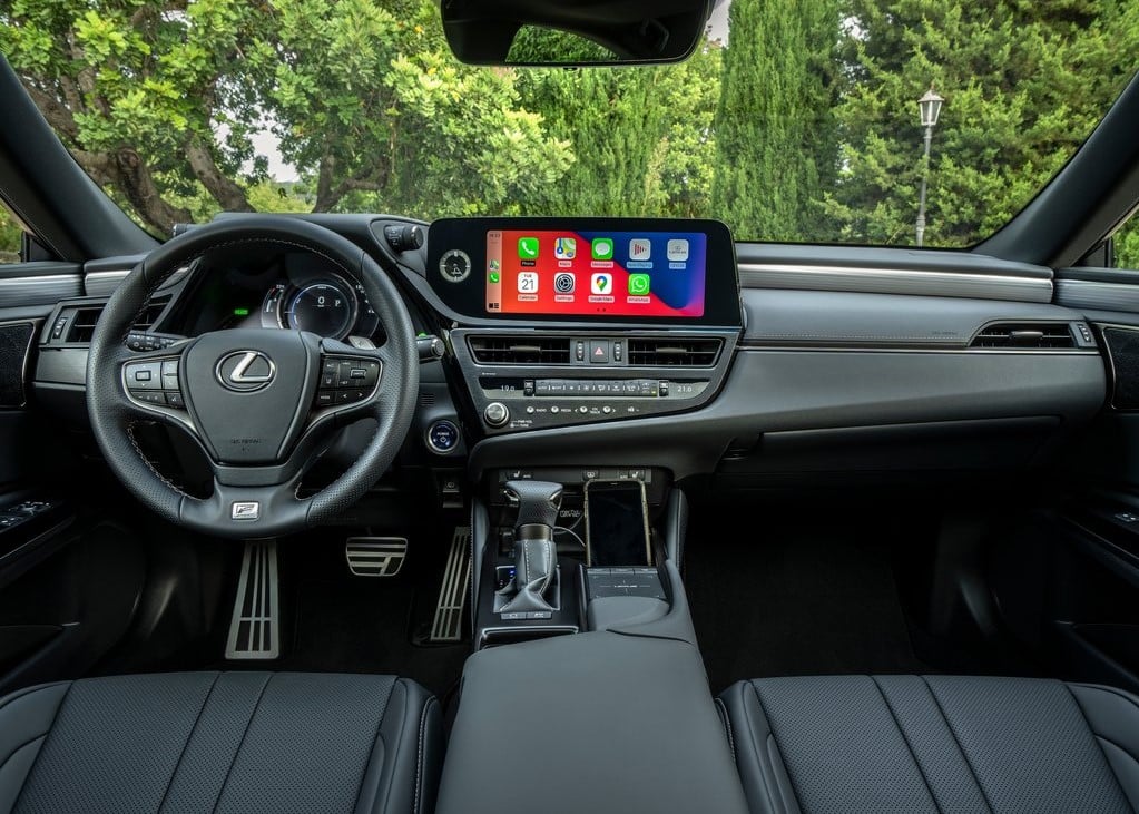 17469 Photo Exterior Lexus ES 2.5L Hybrid 2022 in UAE