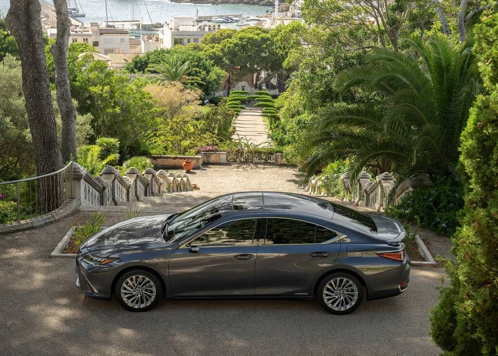 13177 Photo Exterior Lexus ES 300h Hybrid Plus 2022 in Saudi Arabia